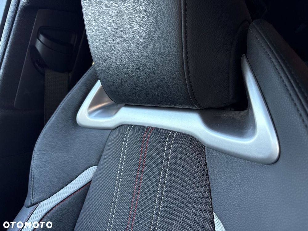 Toyota Corolla 2.0 Hybrid GR Sport - 24