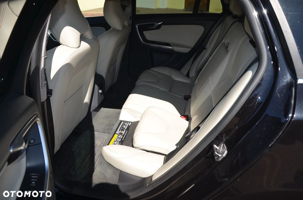Volvo V60 B4 D Geartronic RDesign - 37