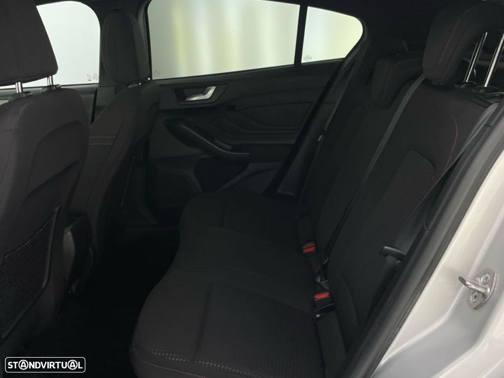 Ford Focus 1.0 EcoBoost MHEV ST-Line — fotografia 12