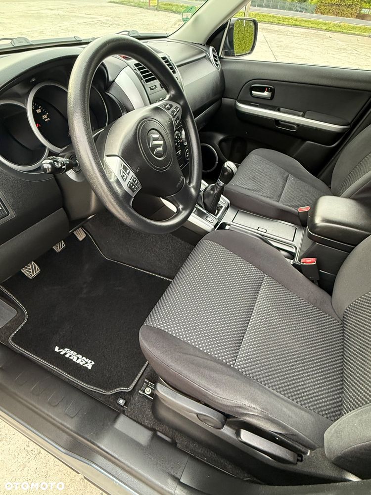Suzuki Grand Vitara 2.0 Comfort Family - 19
