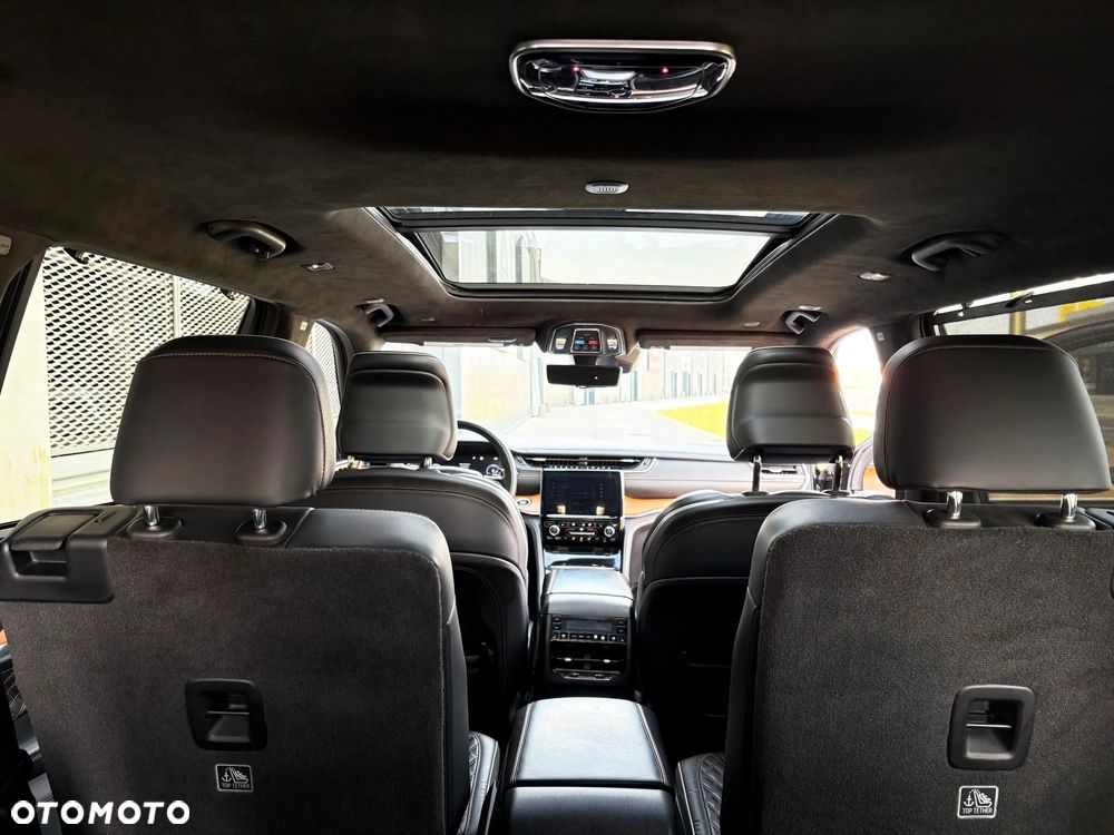 Jeep Grand Cherokee - 16