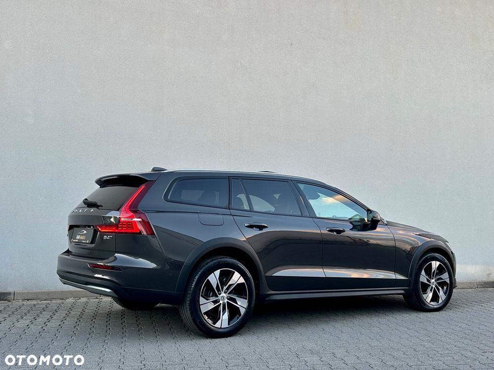 Volvo V60 Cross Country B4 D AWD Ultimate - 13