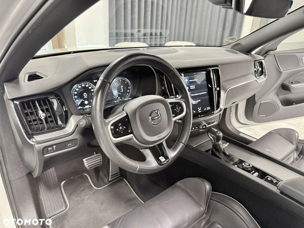 Volvo V60 D4 R-Design - 21