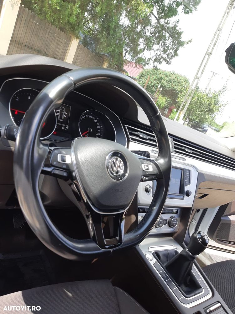 Volkswagen Passat 2.0 TDI Trendline - 4