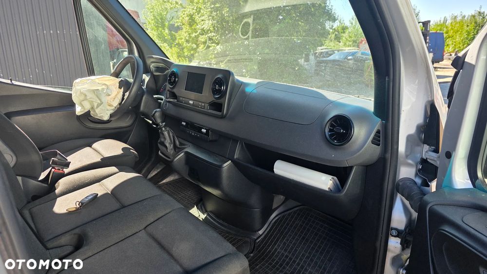 Mercedes-Benz SPRINTER - 13