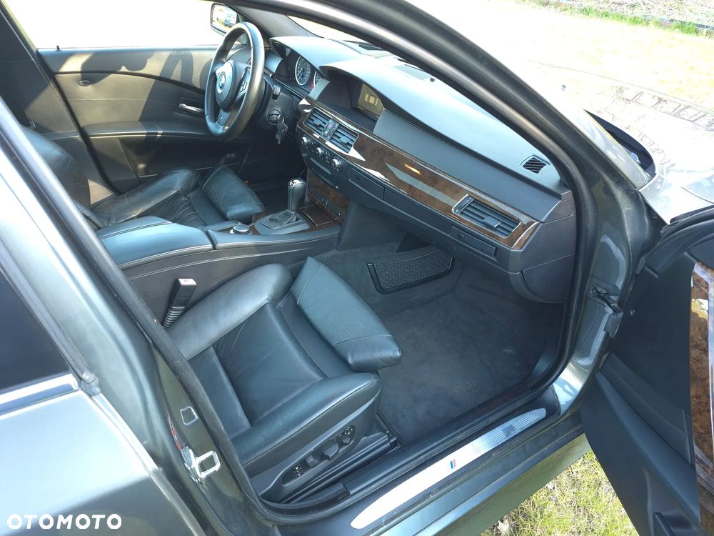 BMW Seria 5 540i - 14