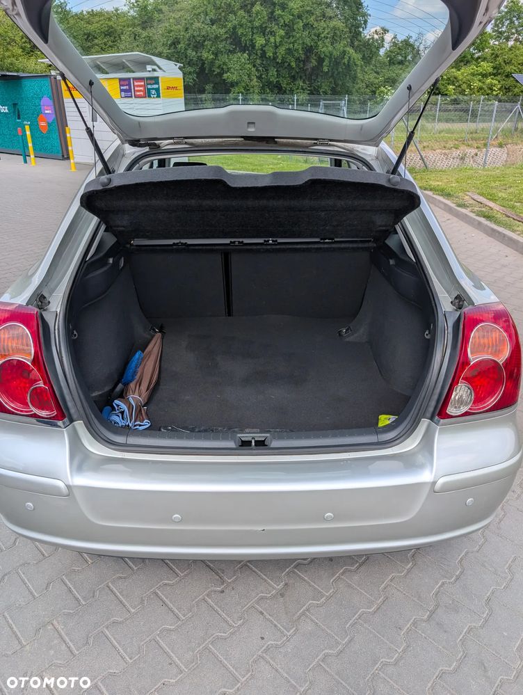 Toyota Avensis 1.8 VVT-i - 11