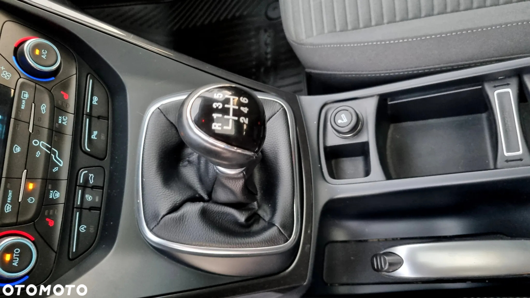 Ford C-MAX 2.0 TDCi Start-Stop-System Titanium - 29