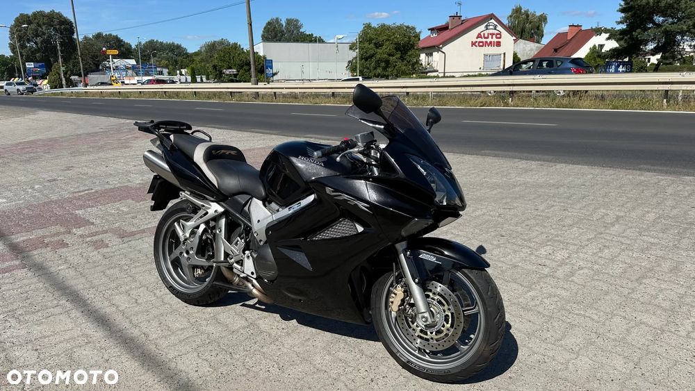 Honda VFR - 3