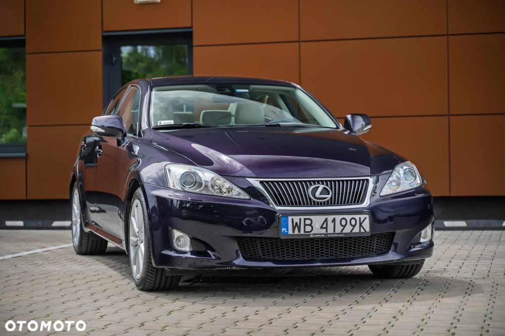Lexus IS
