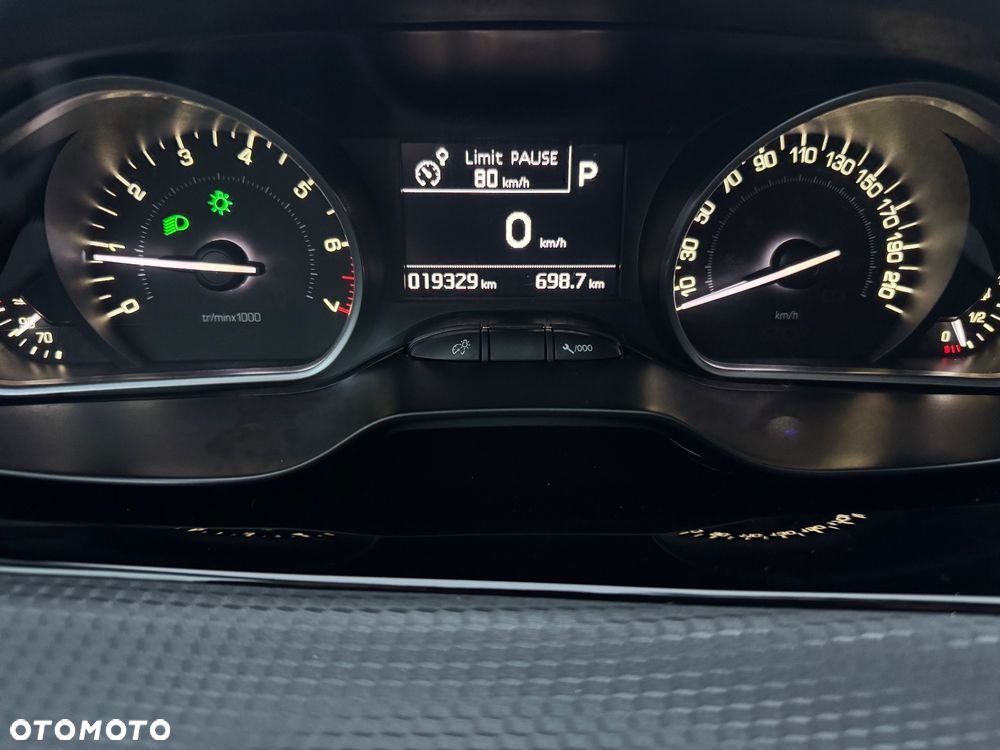 Peugeot 208 - 21
