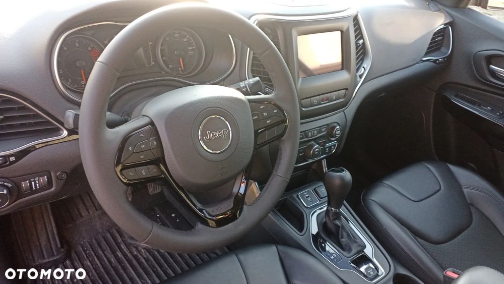 Jeep Cherokee - 20