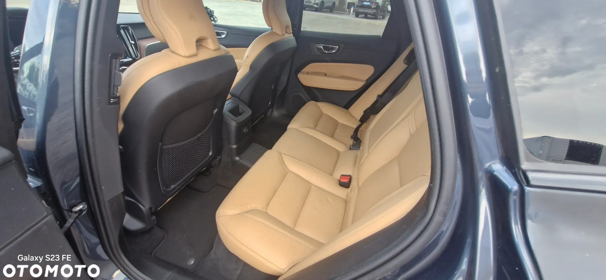 Volvo XC 60 T8 AWD Plug-in Hybrid Plus Black Edition - 24