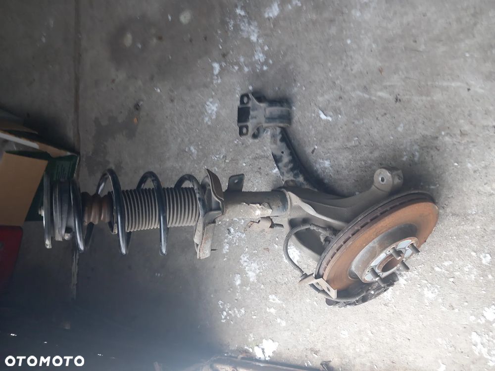 VOLVO V40 II 12-19r 1.6 D AMORTYZATOR ZWROTNICA LEWA PRZÓD - 1