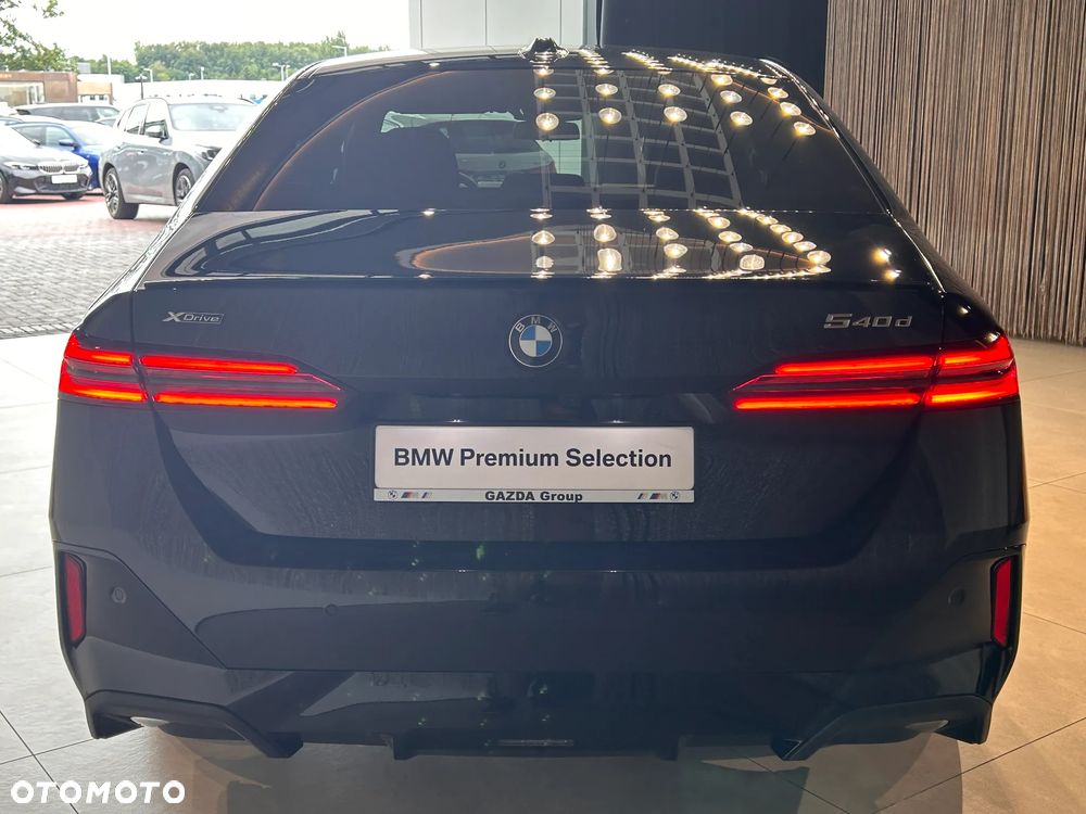 BMW Seria 5 540d xDrive mHEV - 10