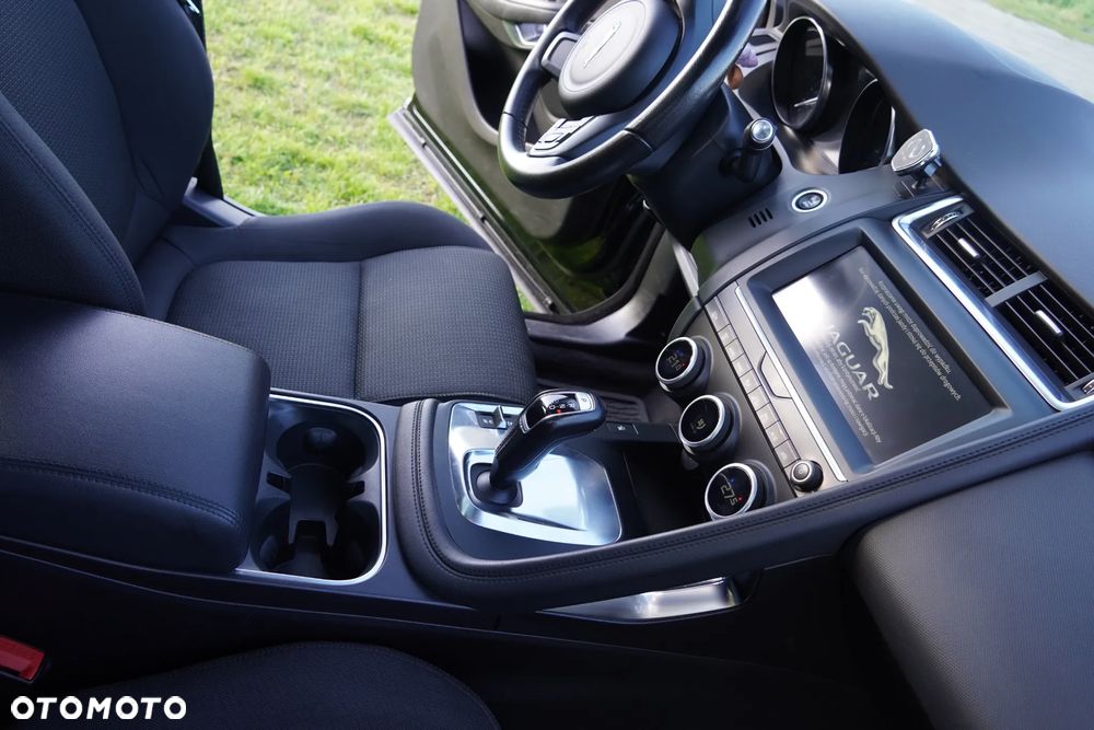 Jaguar E-Pace 2.0 i4D AWD - 17