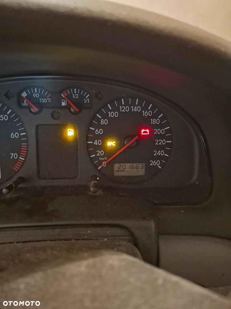 Volkswagen Passat 1.8 - 4