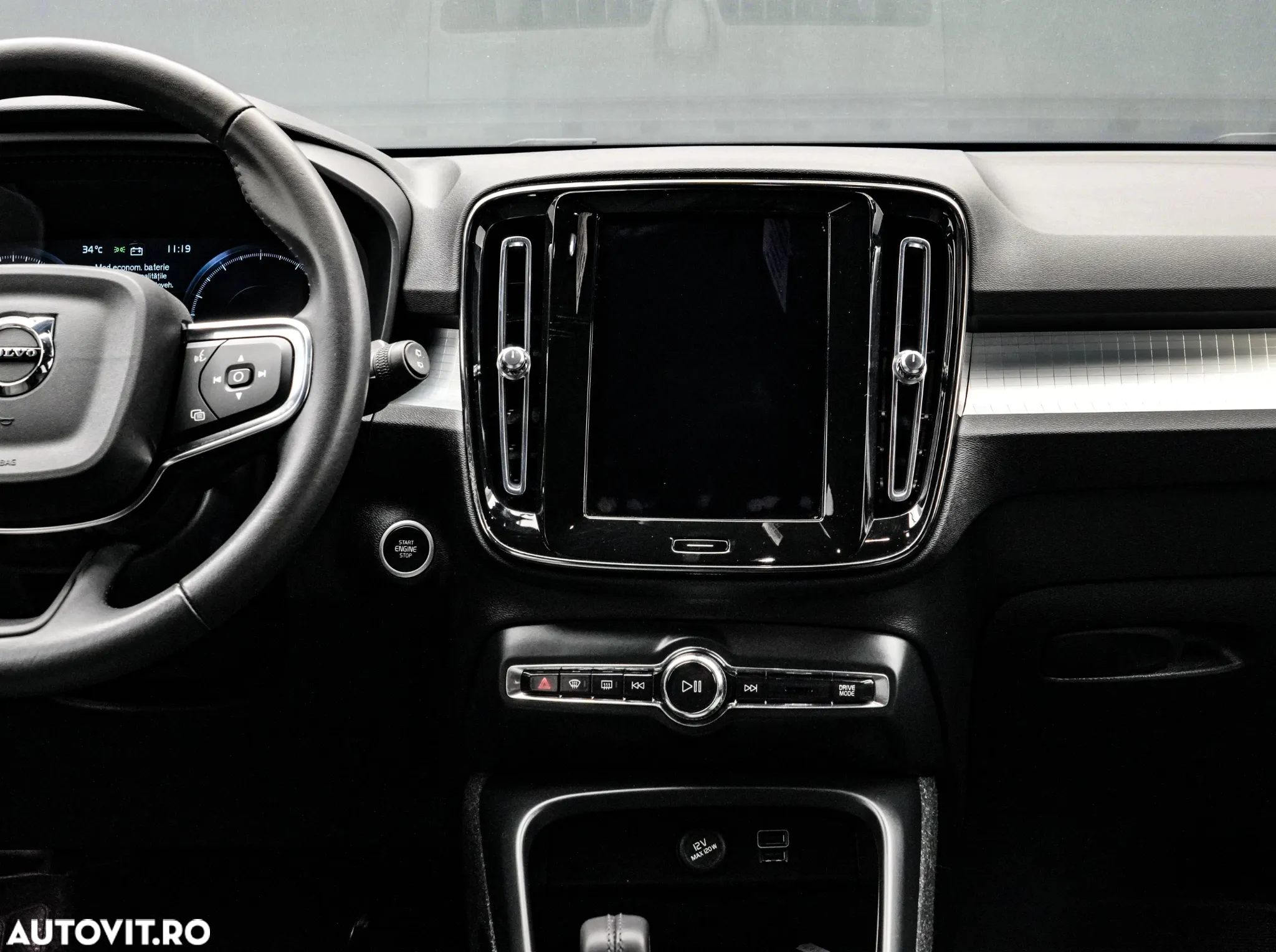 Volvo XC 40 T3 AT8 Momentum Pro - 16