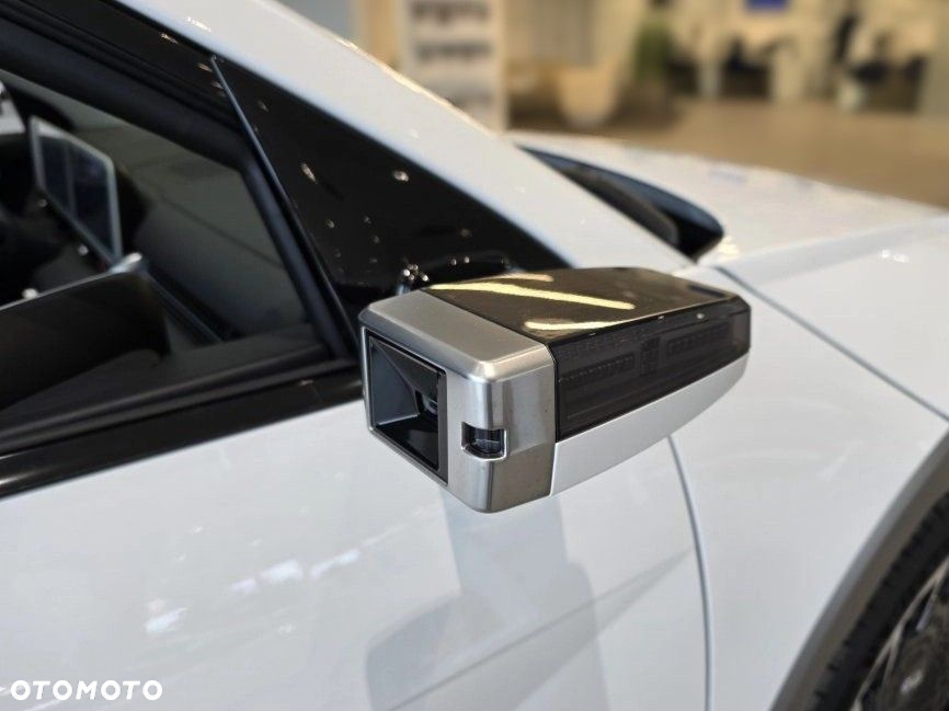Hyundai IONIQ - 13