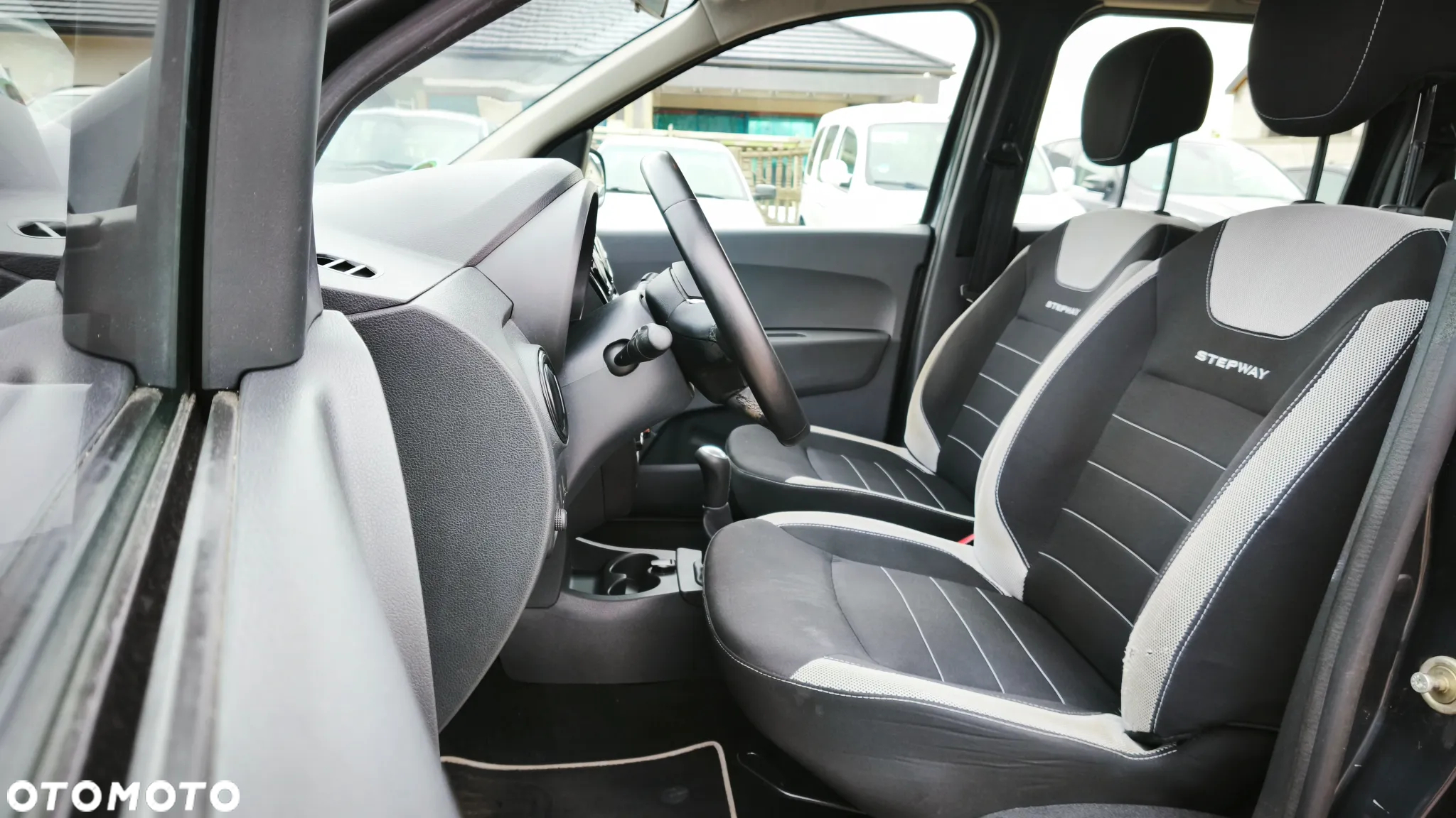 Dacia Lodgy SCe 100 Stepway - 17