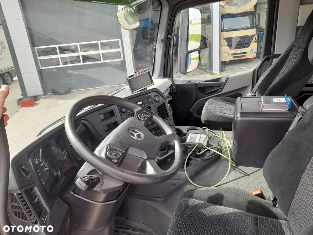 Kabina Mercedes Arocs Actros MP4 ClassicSpace M - 8