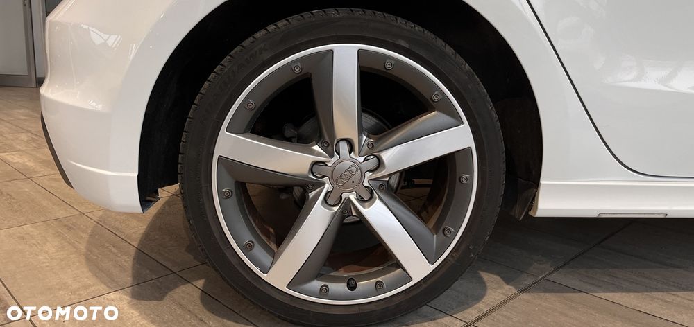 Audi A1 Sportback 1.6 TDI S line Sportpaket - 8