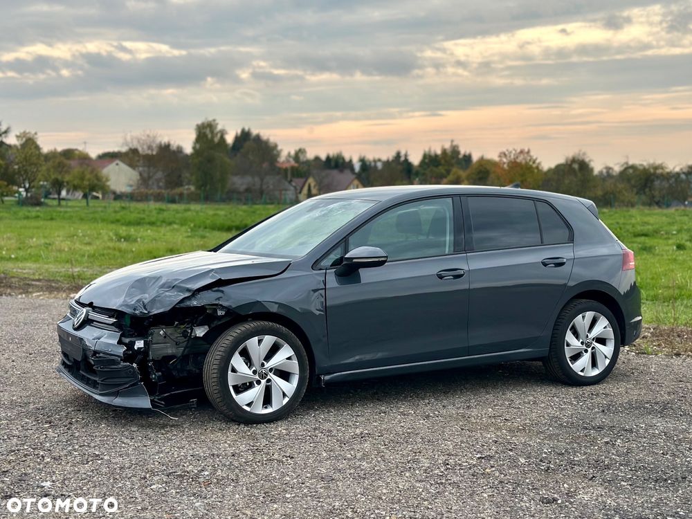 Volkswagen Golf - 8