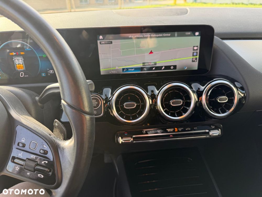 Mercedes-Benz GLA 180 AMG Line - 15