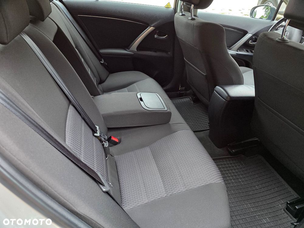 Toyota Avensis - 14
