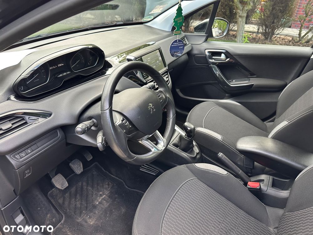 Peugeot 208 - 9