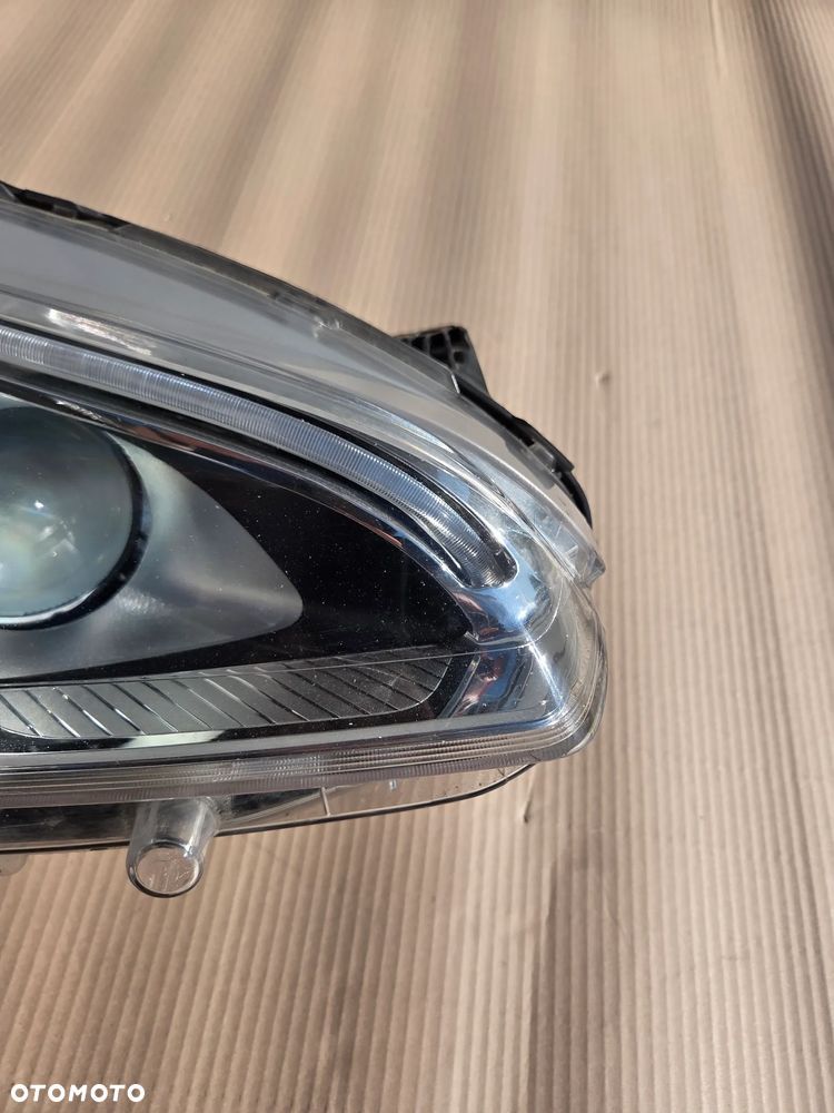 Lampa przednia prawa Peugeot 208 I LIFT  9810805880 - 2