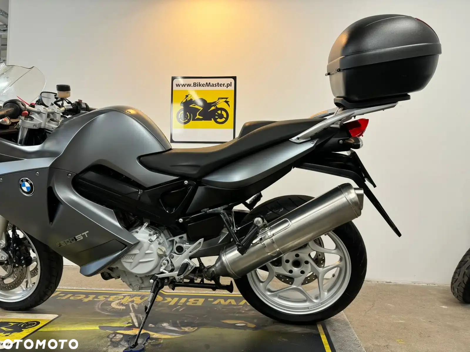 BMW F - 15