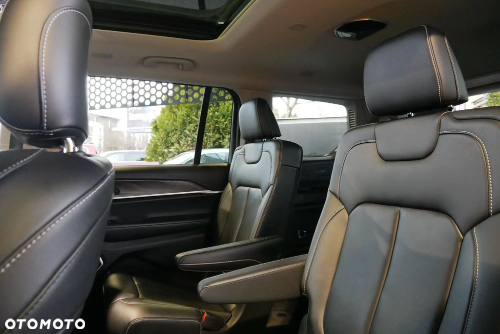 Jeep Grand Cherokee - 12