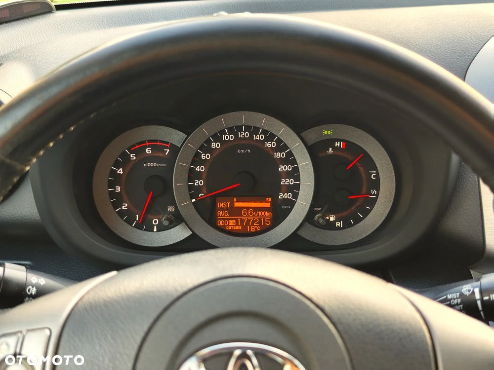 Toyota RAV4 2.2 D-4D Luna - 8