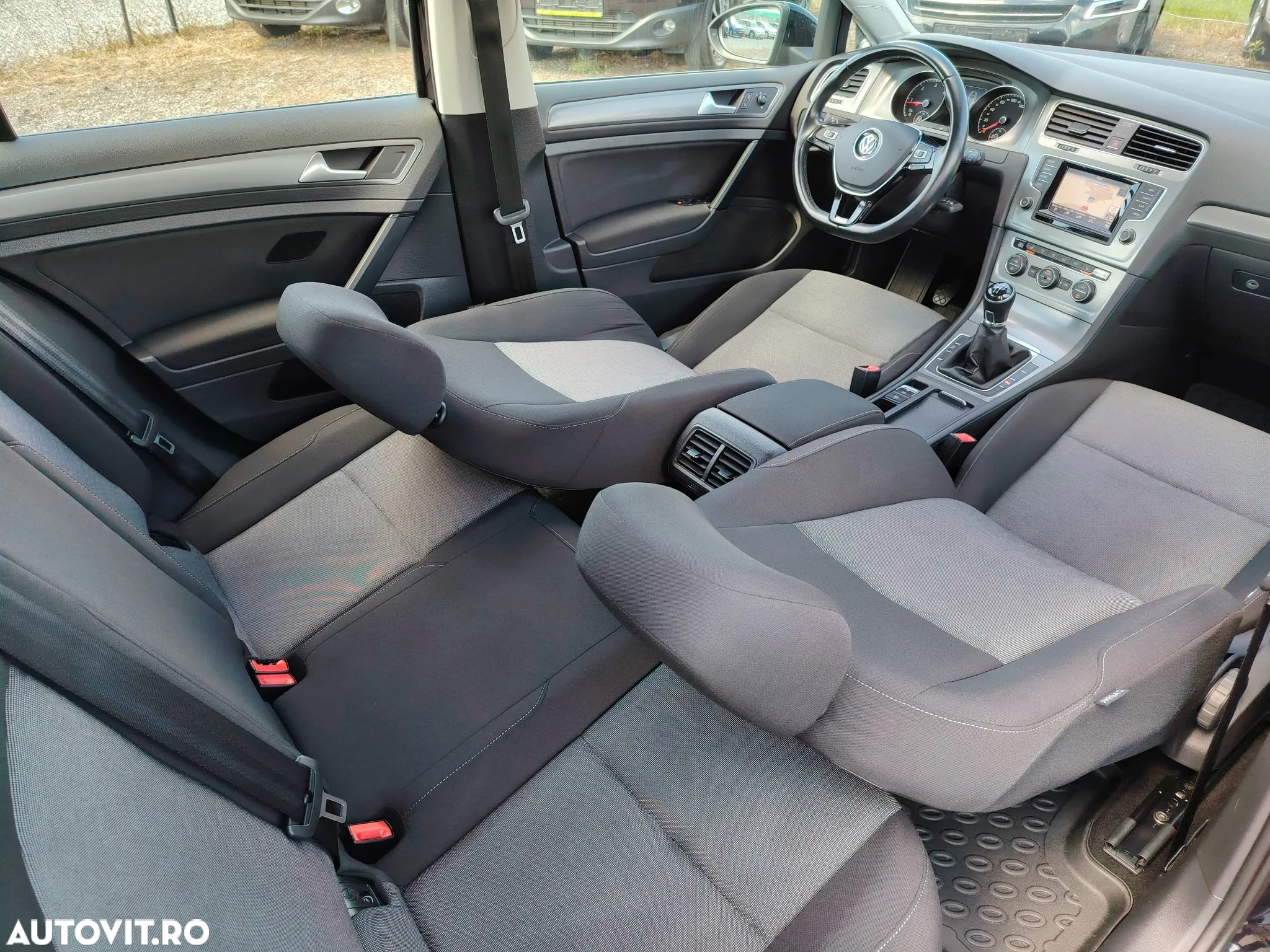 Volkswagen Golf 1.6 TDI BlueMotion Technology Comfortline - 8