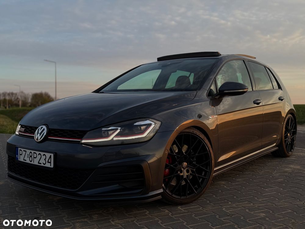 Volkswagen Golf - 1
