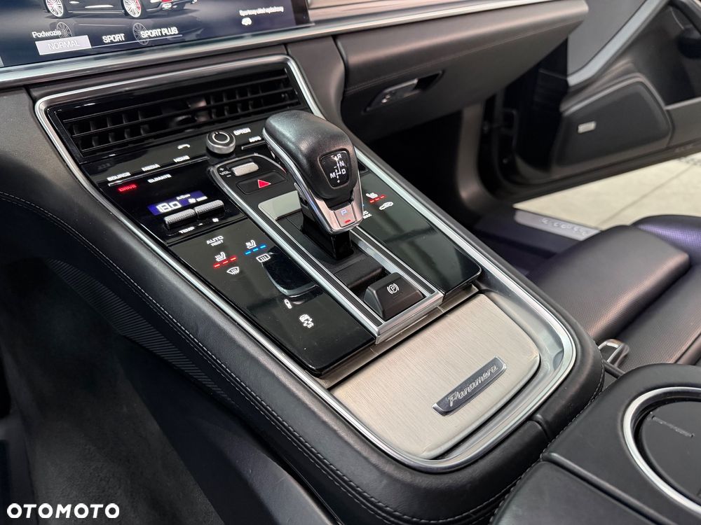 Porsche Panamera Turbo - 32