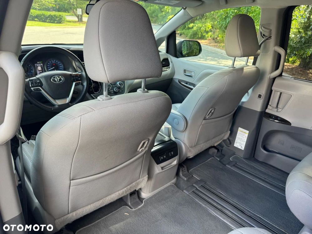 Toyota Sienna 3.5 V6 XLE AWD - 21