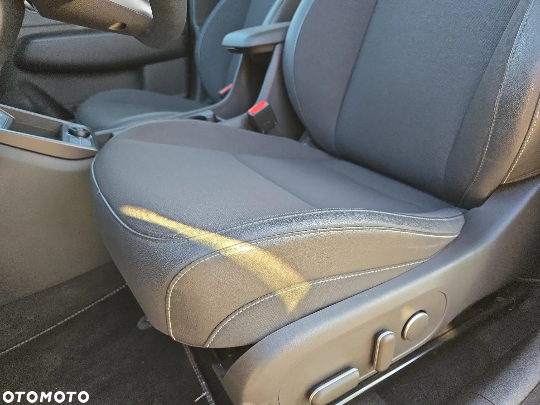 Hyundai Kona Electric 64kWh Executive - 12