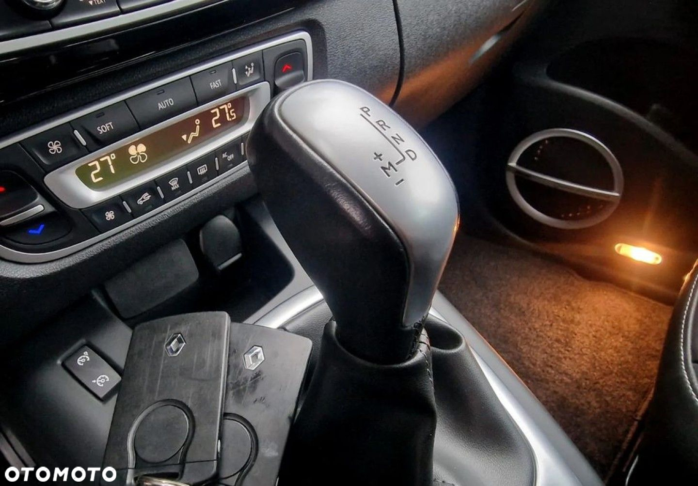 Renault Grand Scenic - 21