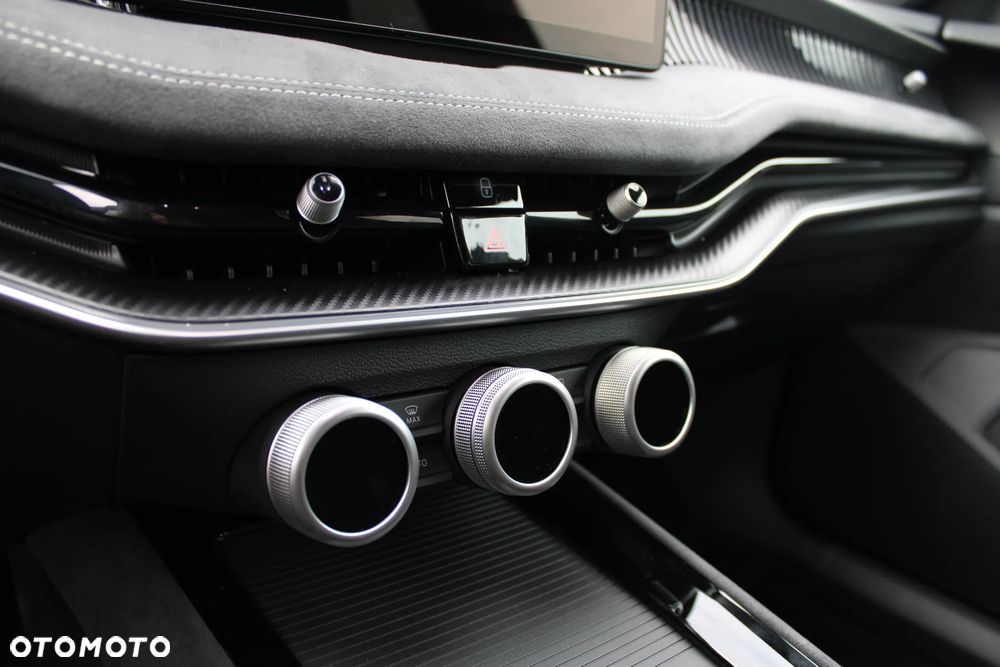 Skoda Superb 2.0 TDI SCR 4x4 Sportline DSG - 15