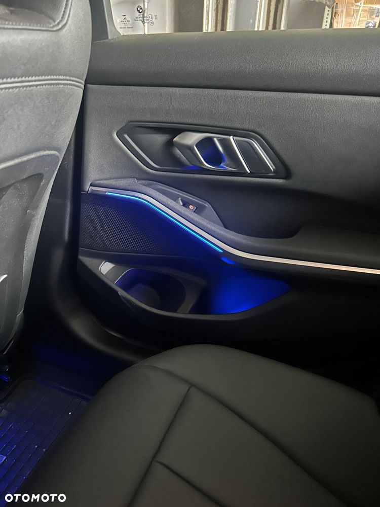 BMW Seria 3 330i xDrive M Sport - 17