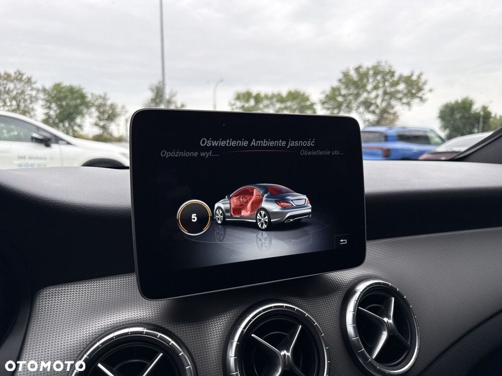 Mercedes-Benz CLA 180 7G-DCT Urban - 24