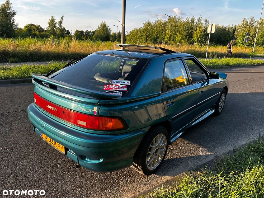 Mazda 323F - 10