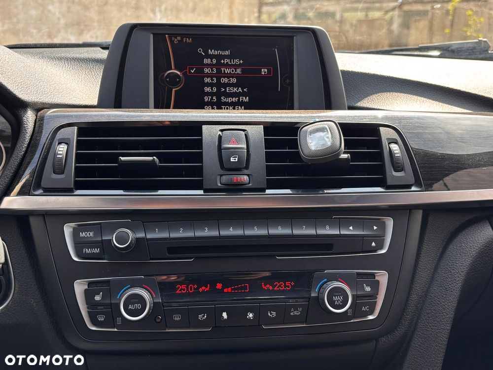 BMW Seria 3 320i xDrive Sport Line - 14