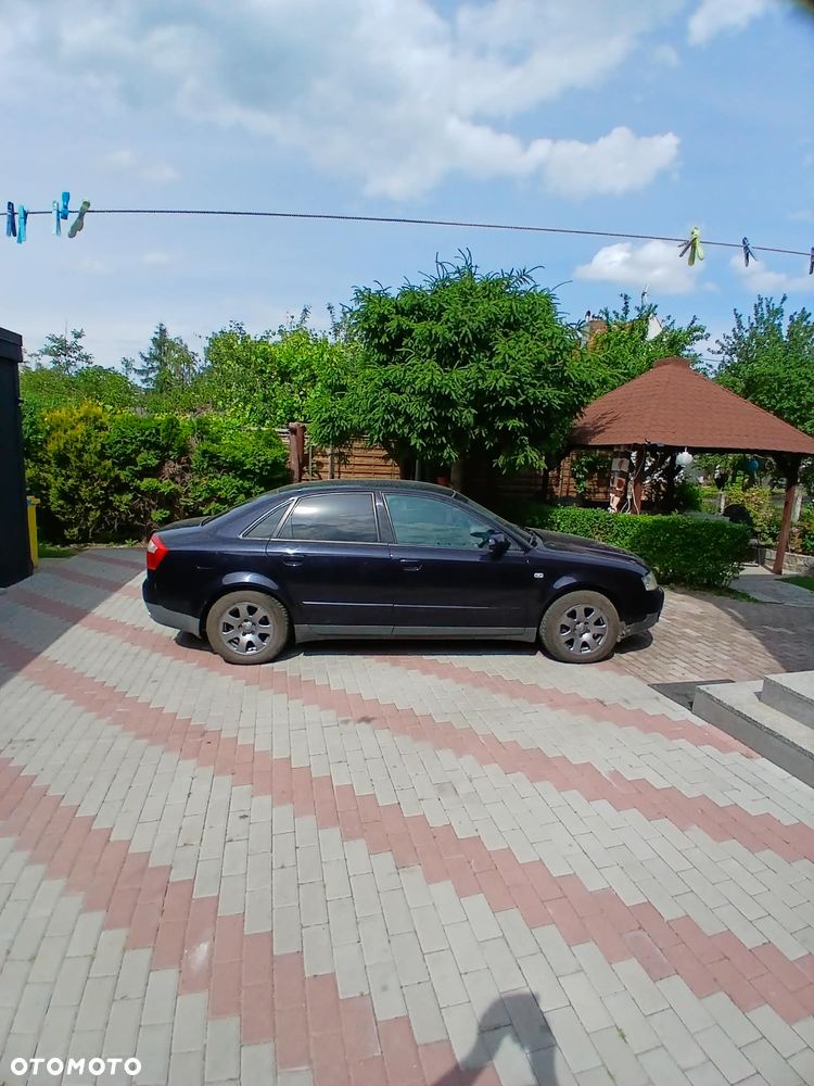 Audi A4 Limousine - 4