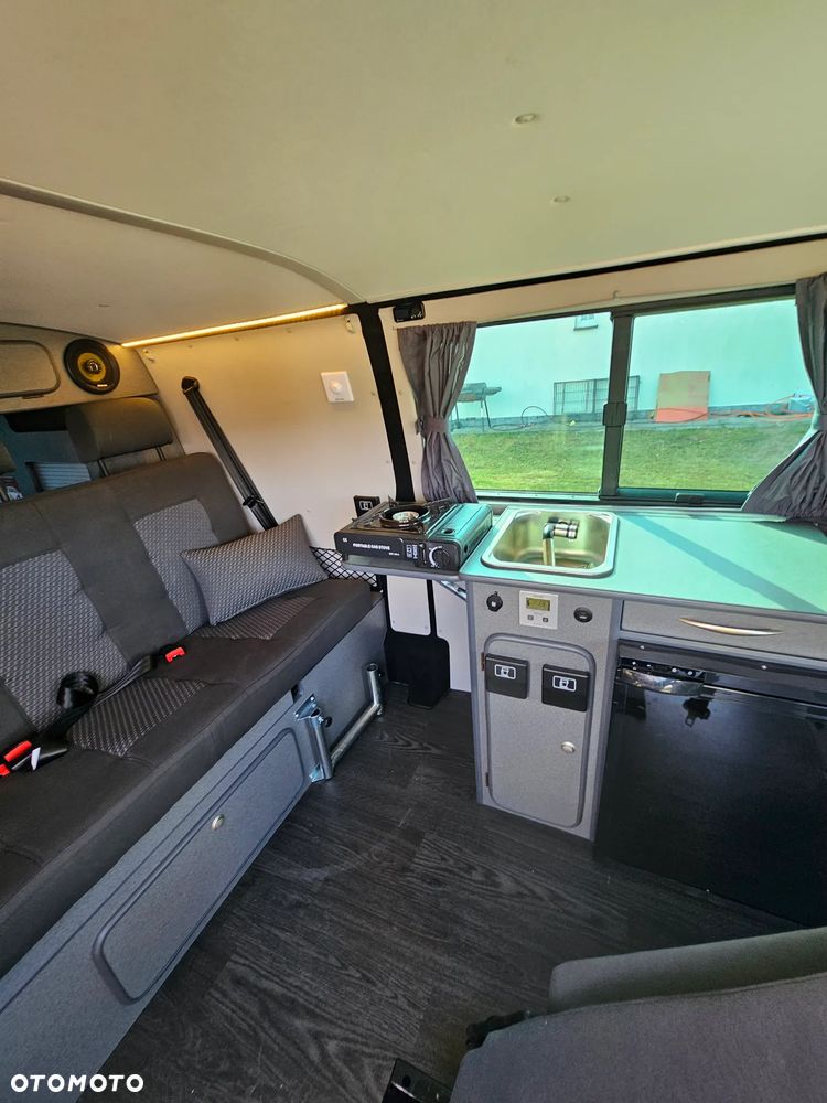 Volkswagen Caravelle - 5