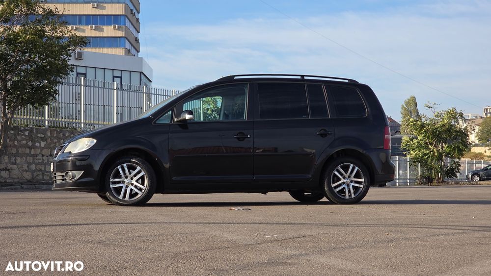 Volkswagen Touran - 4