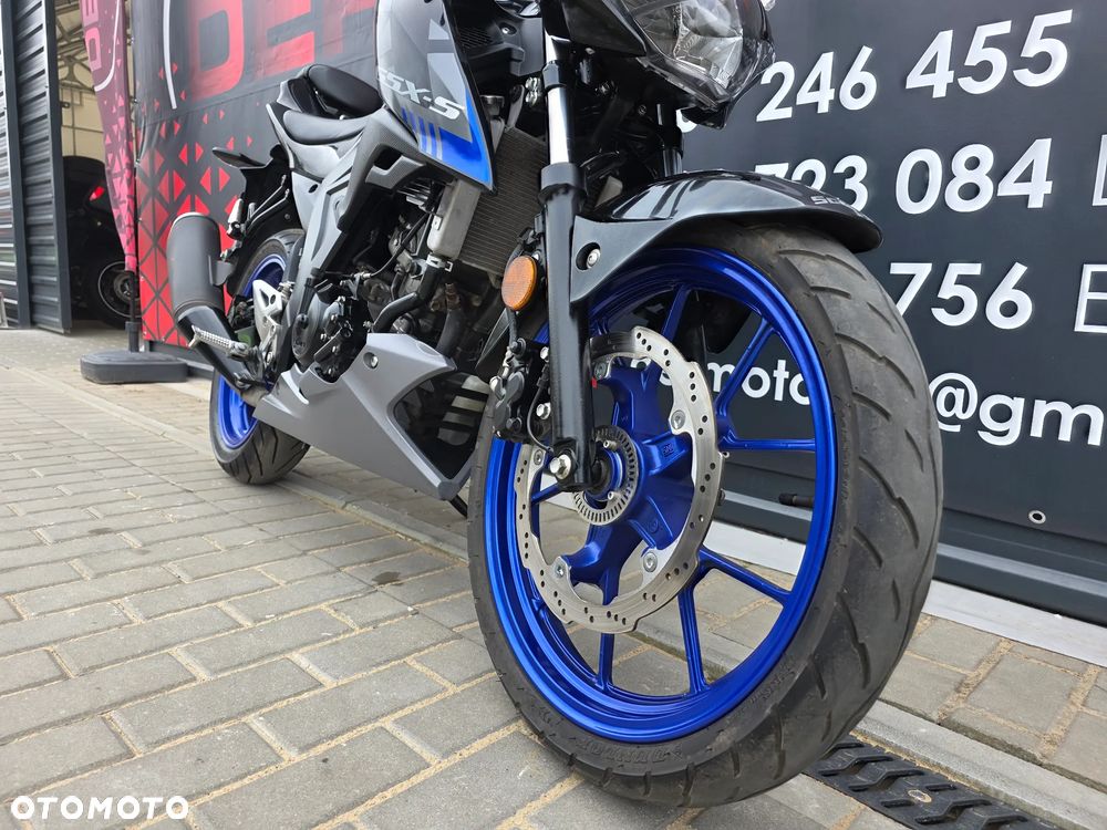 Suzuki GSX - 24
