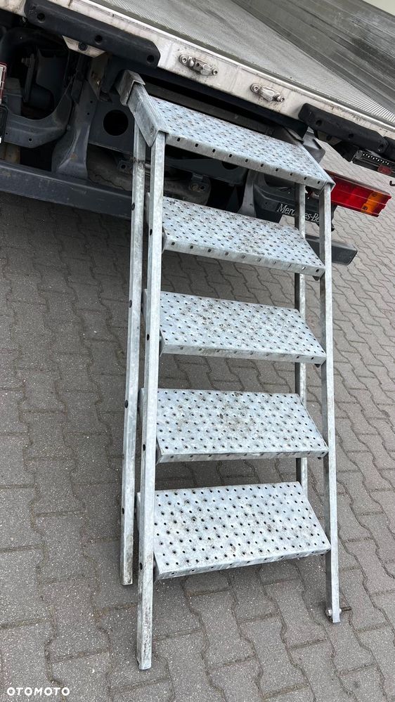 Mercedes-Benz ATEGO 813 EURO 5 CHŁODNIA HAKOWA KONTENER IZOTERMA - 8